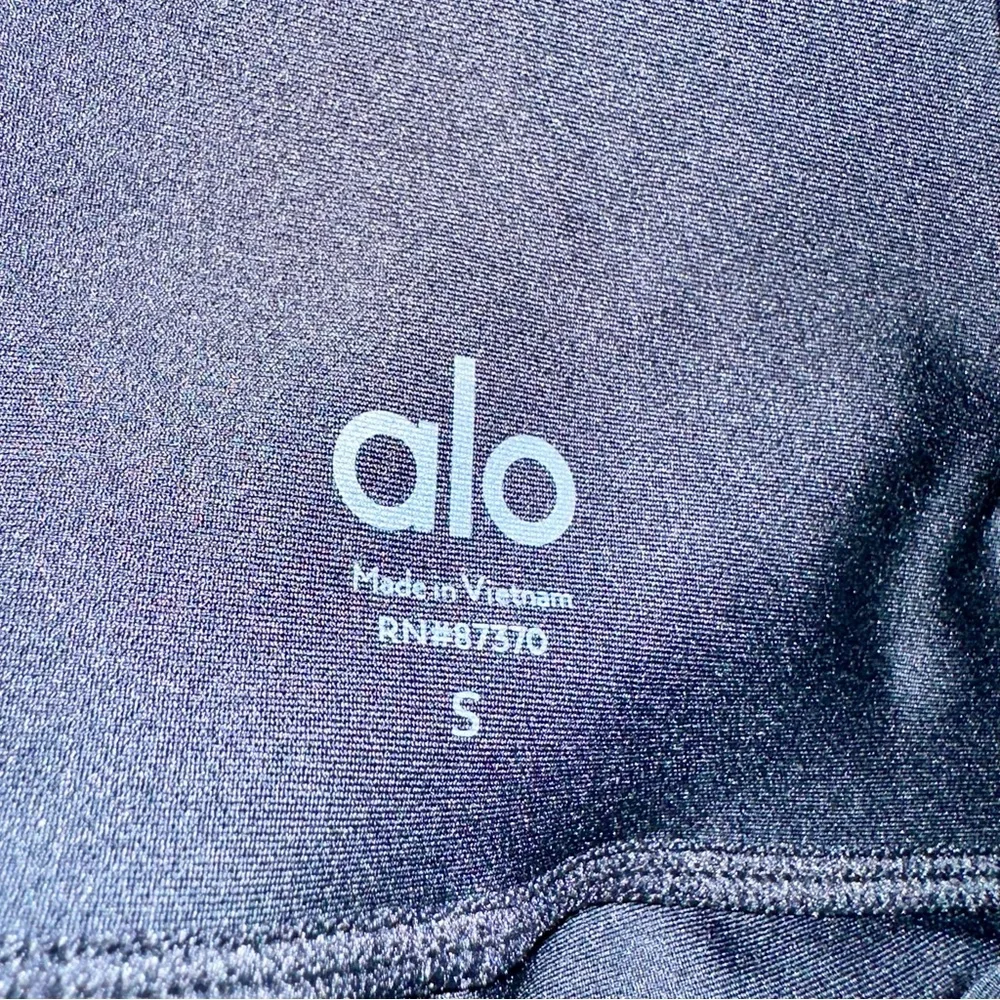 ALO Yoga Women's Airlift High Waist Black Shorts. Size Small.